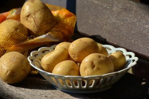 Potatoes shouldn't eat raw