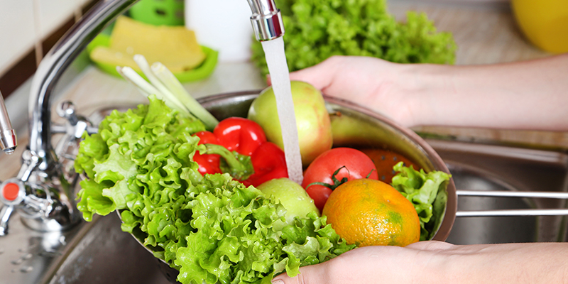 how to clean vegetables and fruits naturally
